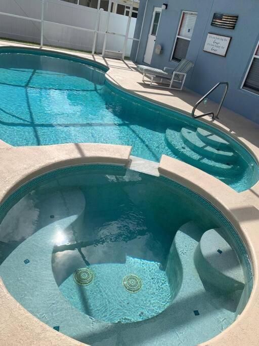 Villa 4br/3ba Area Luxury With Pool/spa *